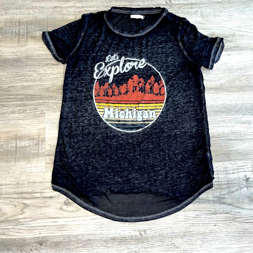 Maurices explore Michigan tee size small